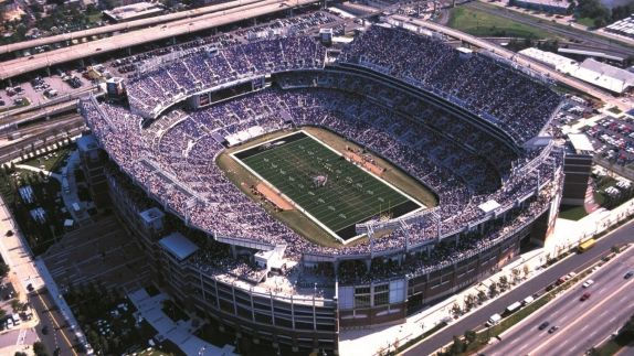 Hotels Near M&T Bank Stadium | Aloft Baltimore Washington Hotels Near M&T Bank Stadium | Aloft Baltimore Washington
